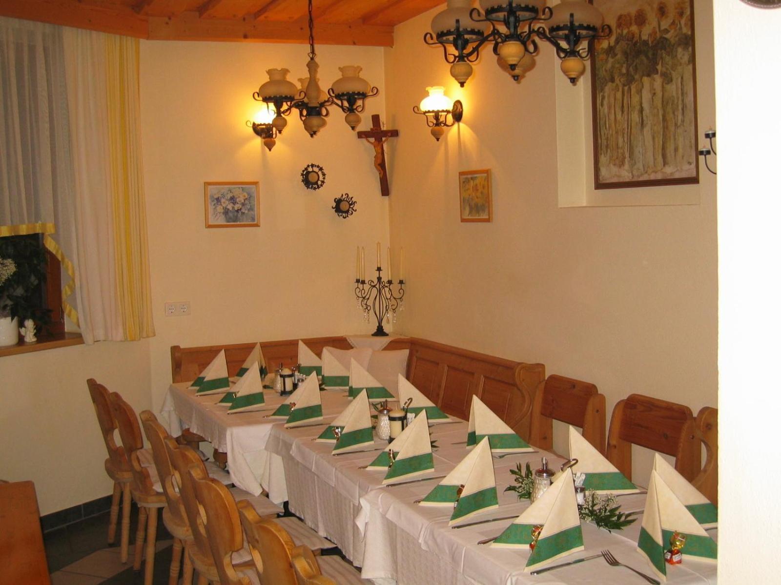 Hotel Pension Schwaiger Sankt Margarethen im Lungau Exterior foto